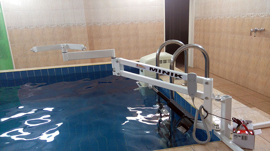 Подъёмник для инвалидов миник в бассейн