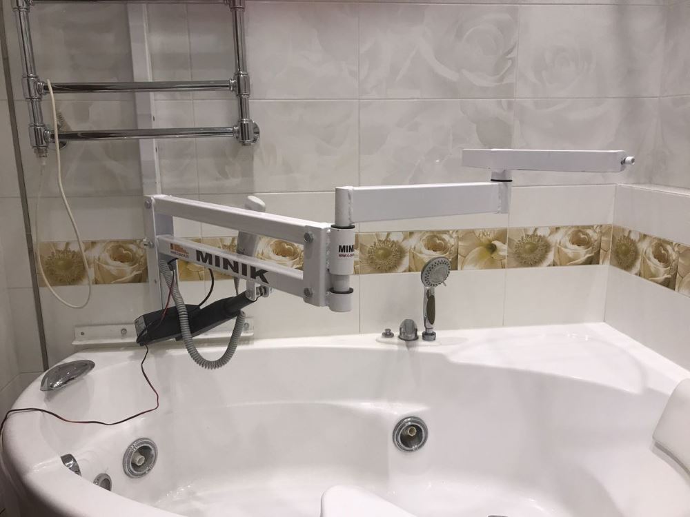 Крепление подъёмника над ванной или джакузи